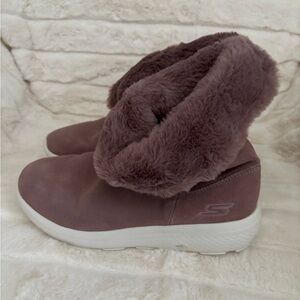 Skechers women’s slip on boot - Maeve - Size 8.5 Wide